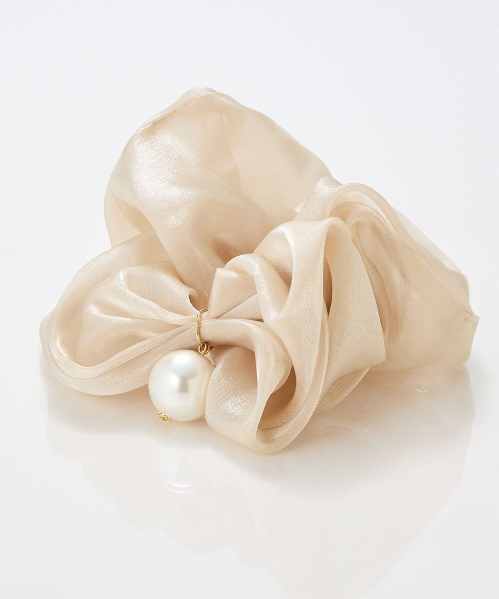 Phoebe ボリューミーシアーシュシュ　ベージュ/パール/大ぶり 