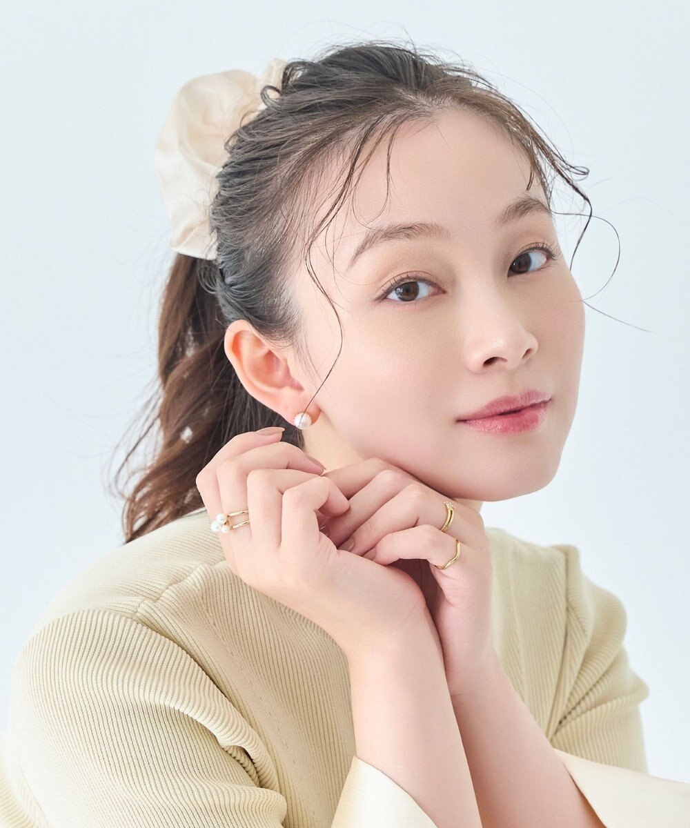 Phoebe ボリューミーシアーシュシュ　ベージュ/パール/大ぶり 