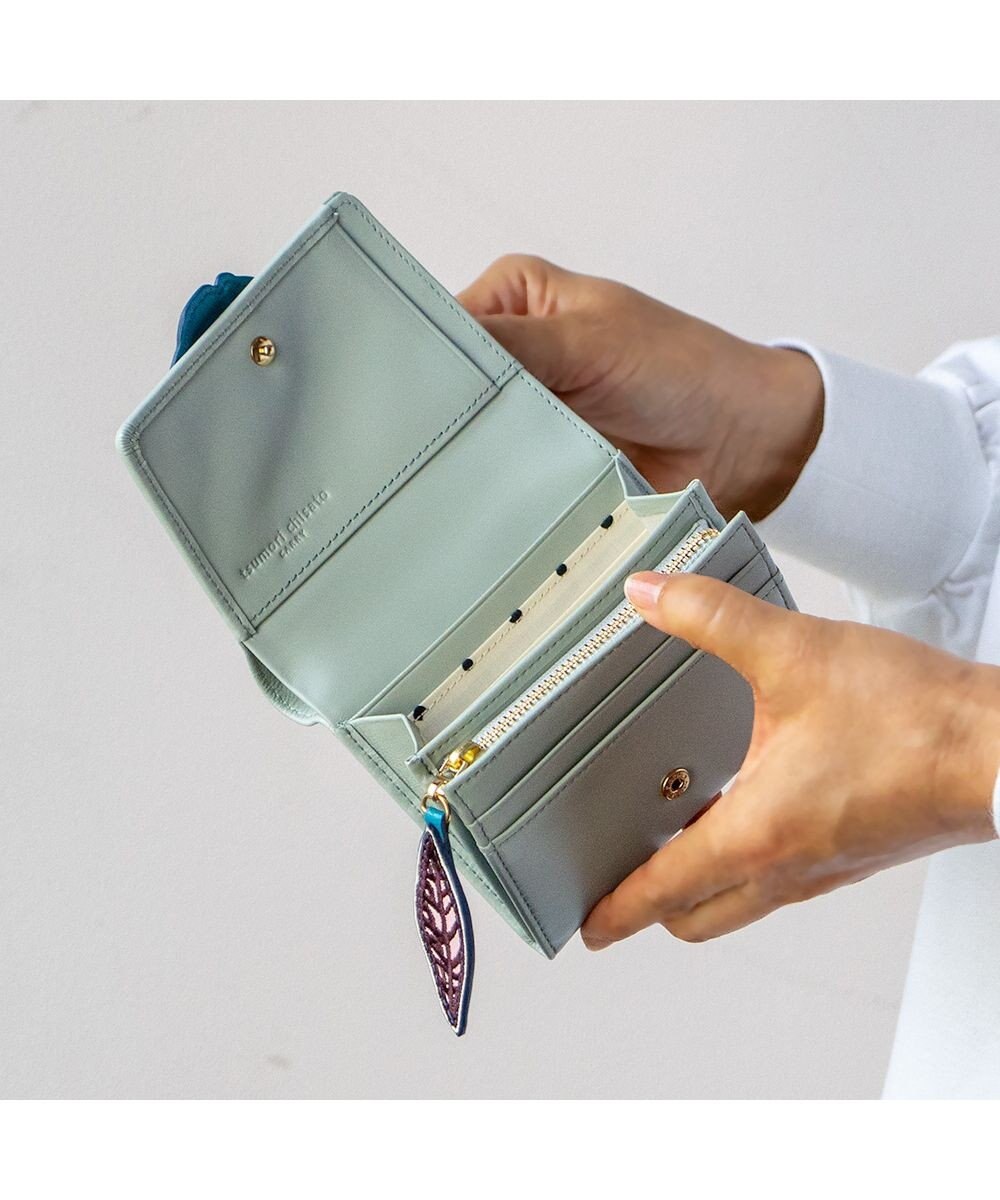 tsumori chisato CARRY 花ししゅう 2つ折り財布 