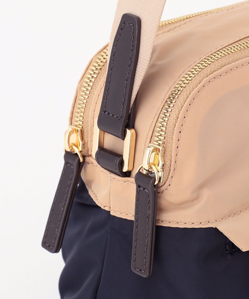 LA BAGAGERIE ウォータープルーフナイロン　スクエアショルダー 