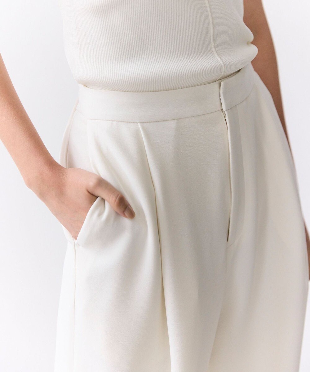 BEIGE， GYPSUM / シルキータッチ セミワイドタックパンツ 