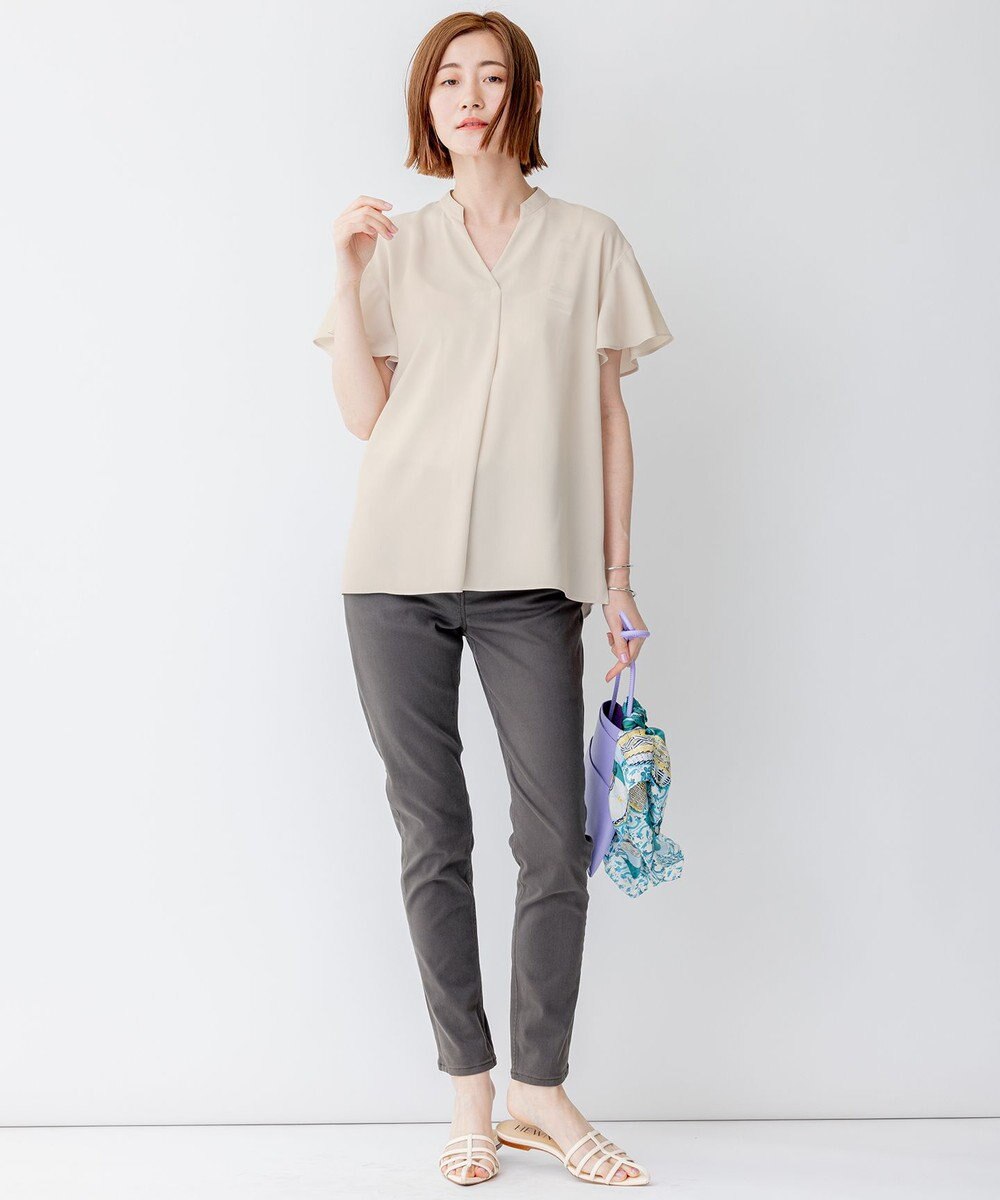 23区 【洗える】バックサテンアムンゼン 袖フリル キーネック ブラウス 