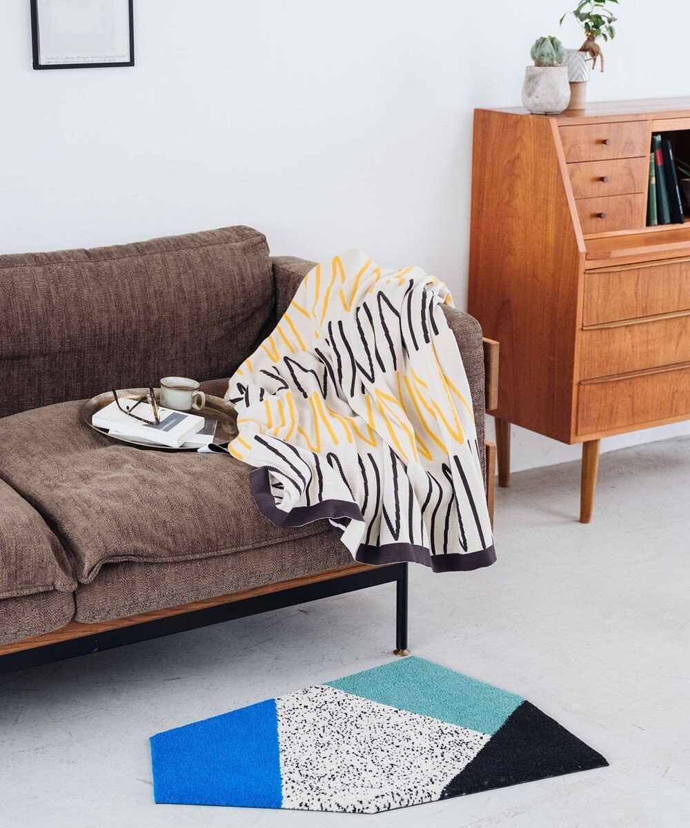 TRICOTE DOT GEOMETRIC RUG 