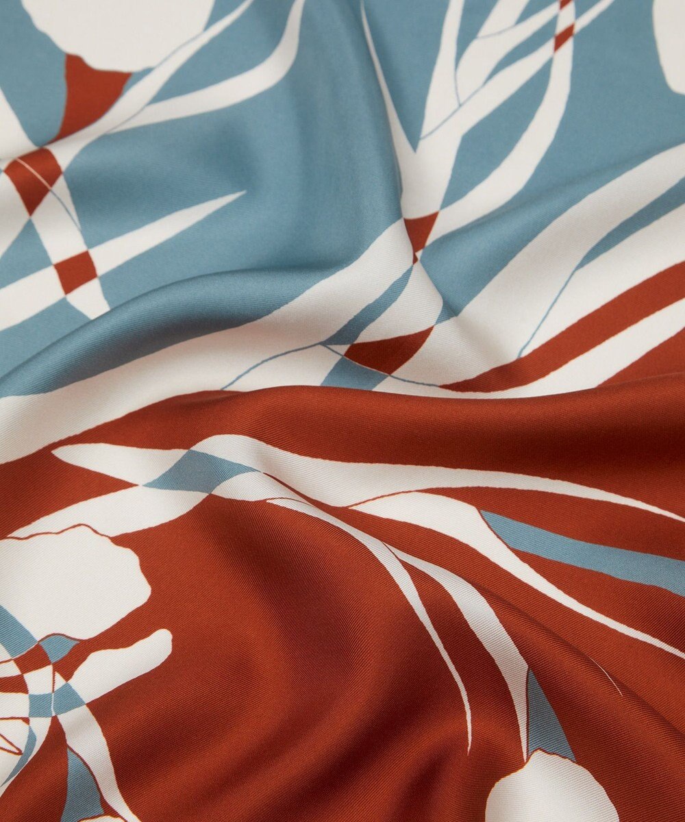 LIBERTY. アイリス スキャッター 70x70 シルク スカーフ 