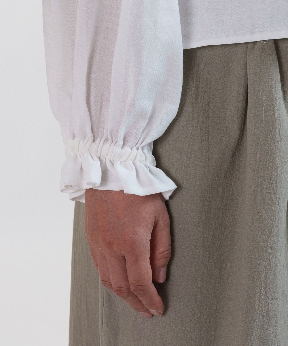 muuc 〈コットン100%強撚糸〉〈遠州織物の工場で織られた上質な生地〉〈清涼感とシアー感〉コットンシフォンドビー 花モチーフ付きブラウス 