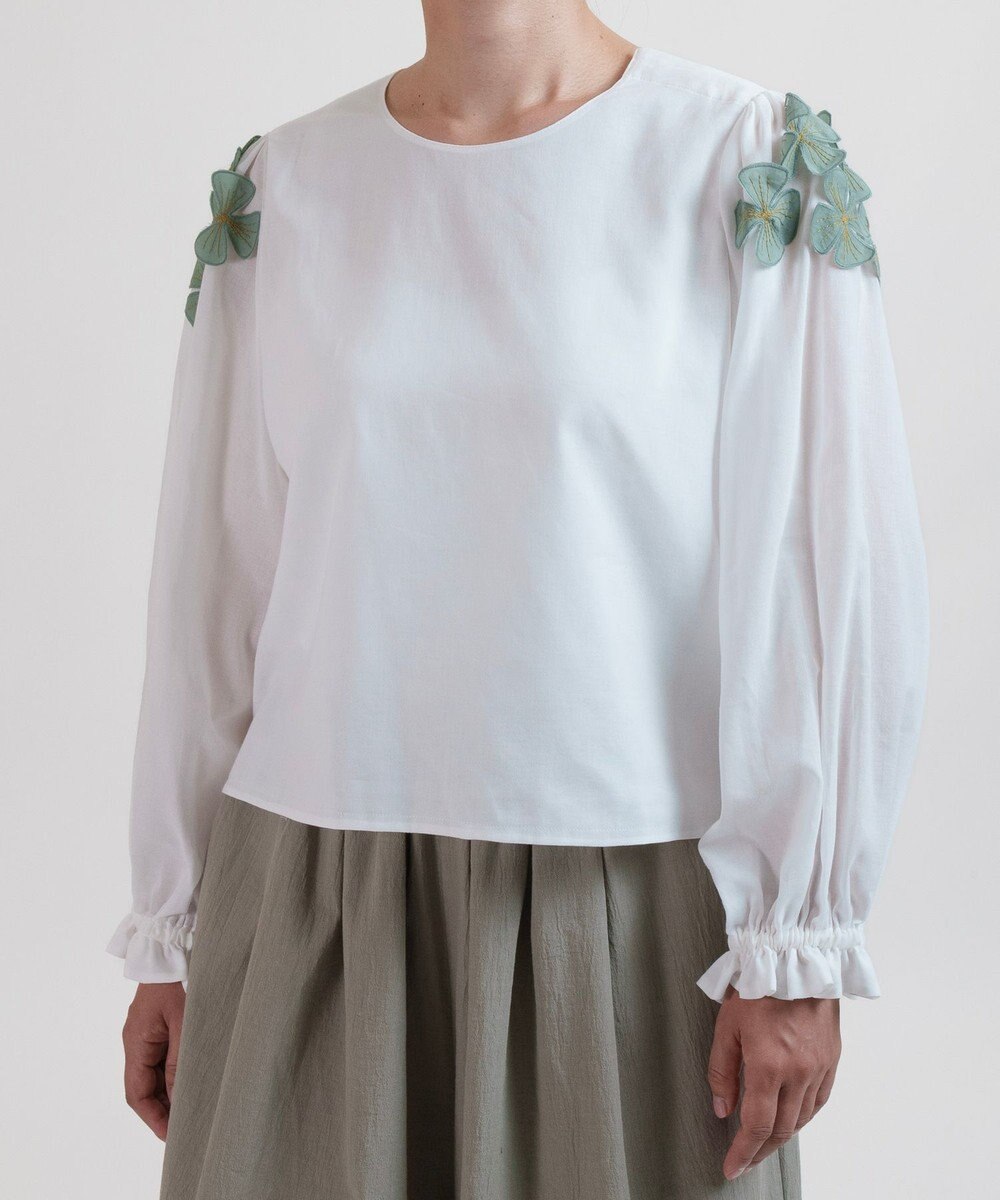 muuc 〈コットン100%強撚糸〉〈遠州織物の工場で織られた上質な生地〉〈清涼感とシアー感〉コットンシフォンドビー 花モチーフ付きブラウス 