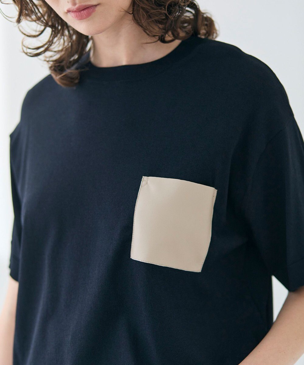 BEIGE， 【洗える】NADIA / レザーポケット付き半袖ニットTシャツ 