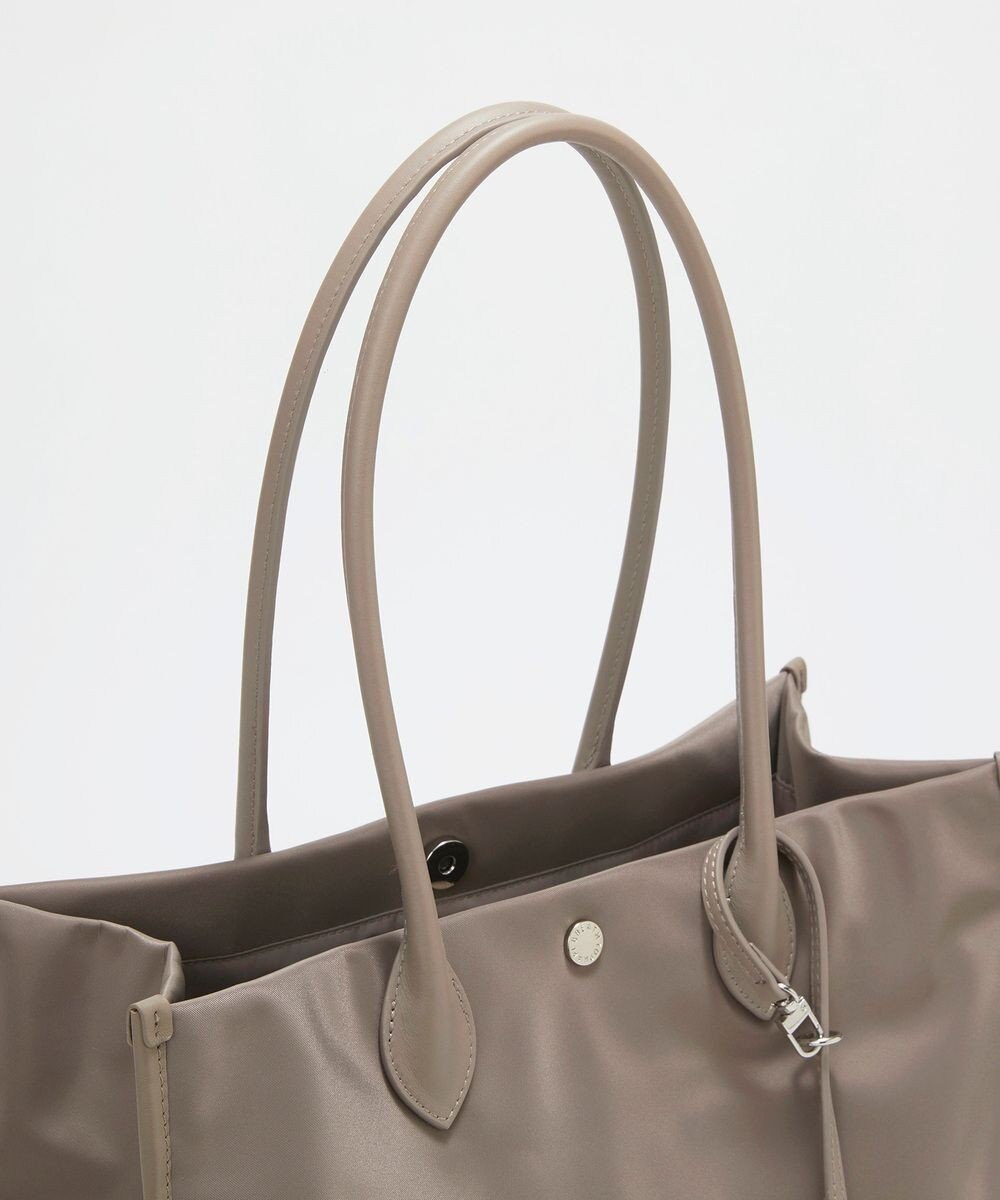 TOPKAPI 【Breath TOPKAPI】PRIM プリム ナイロン スクエア トートバッグ チャーム付き　A4 / 軽量 