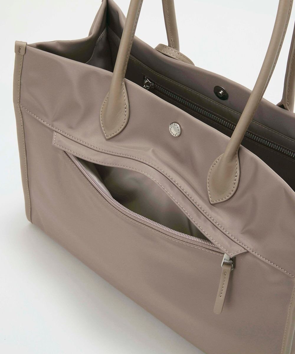 TOPKAPI 【Breath TOPKAPI】PRIM プリム ナイロン スクエア トートバッグ チャーム付き　A4 / 軽量 