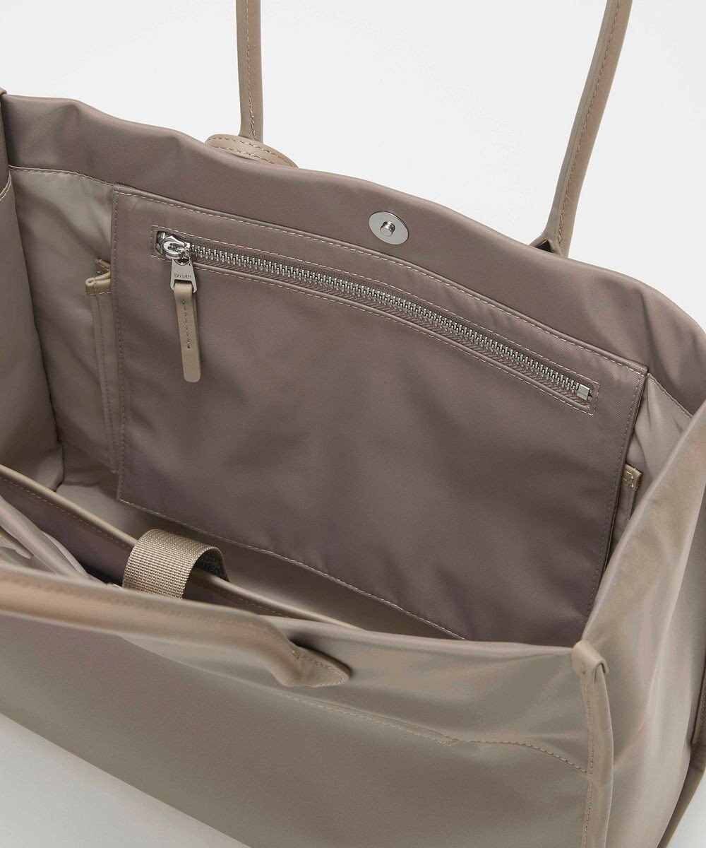 TOPKAPI 【Breath TOPKAPI】PRIM プリム ナイロン スクエア トートバッグ チャーム付き　A4 / 軽量 