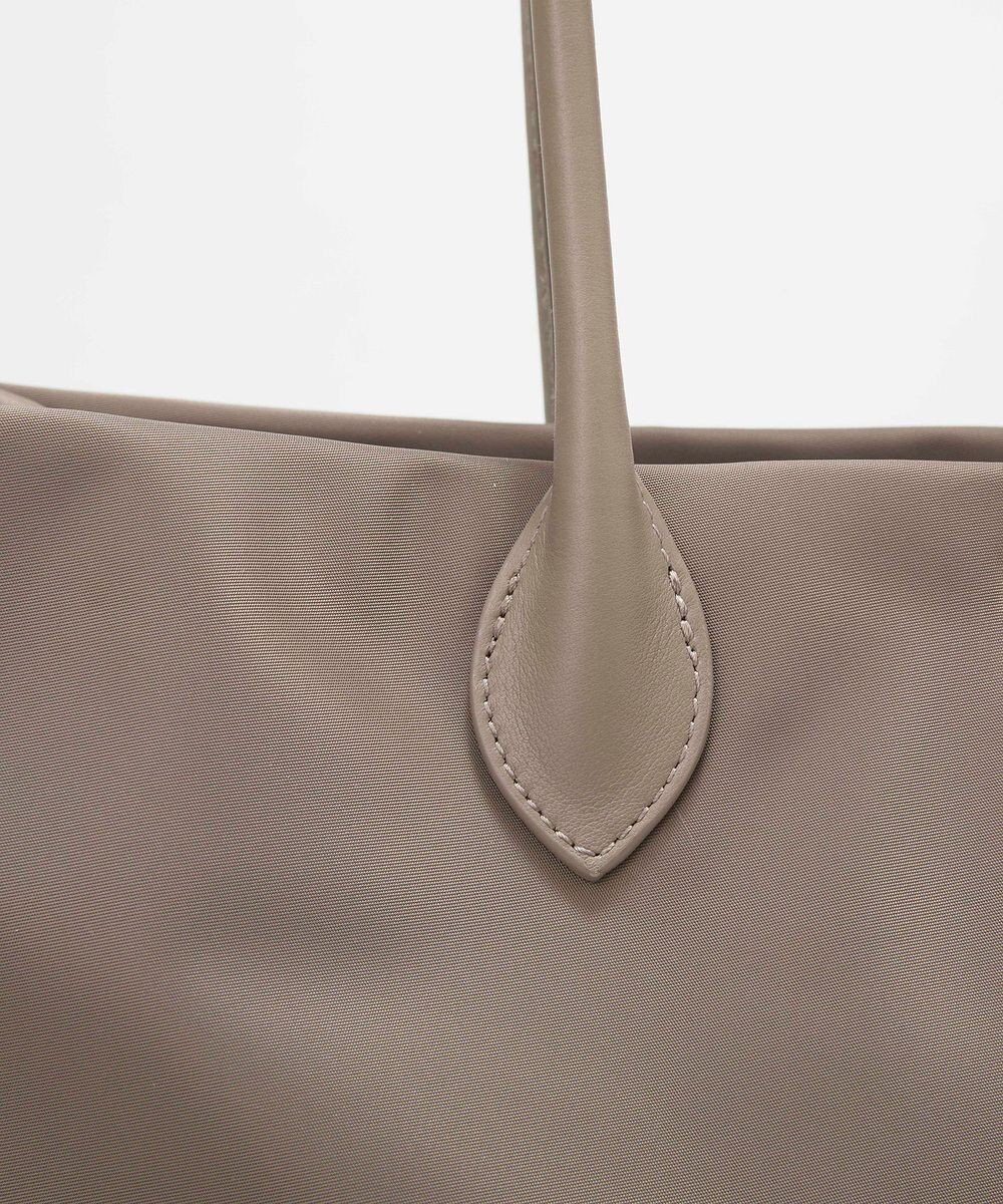 TOPKAPI 【Breath TOPKAPI】PRIM プリム ナイロン スクエア トートバッグ チャーム付き　A4 / 軽量 