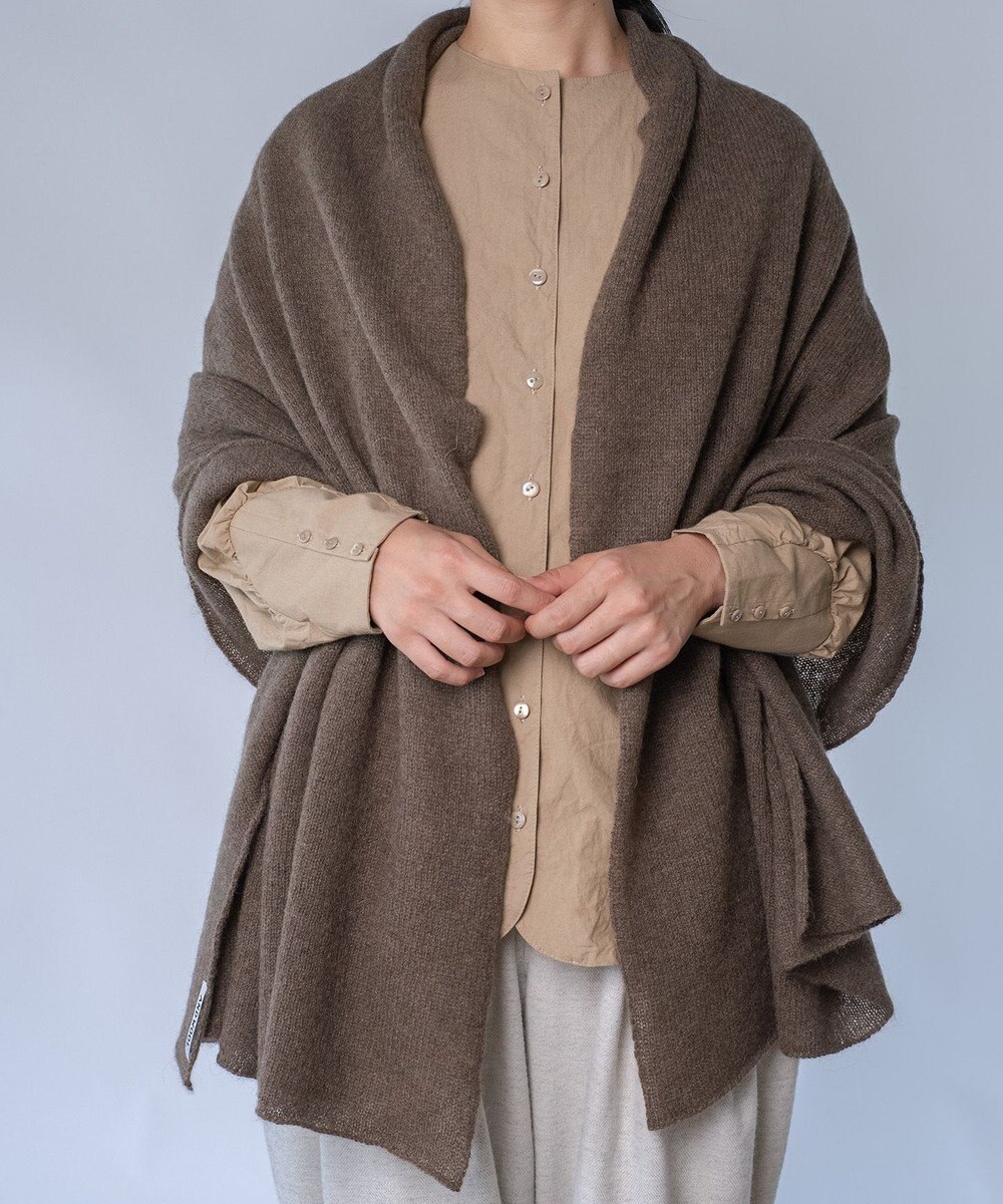 AND WOOL 〈上質な素材と手仕事から生まれた優しいニット〉ヤクの糸を編んだ大判ストール 