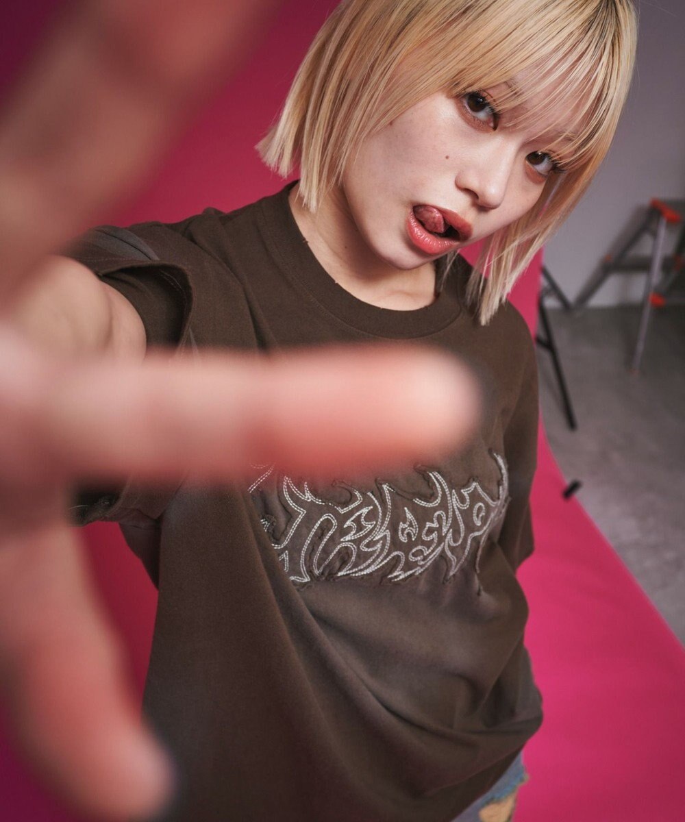 WEGO 【ユニセックス着用ITEM】ダメージアップリケグラフィックT（SS） 