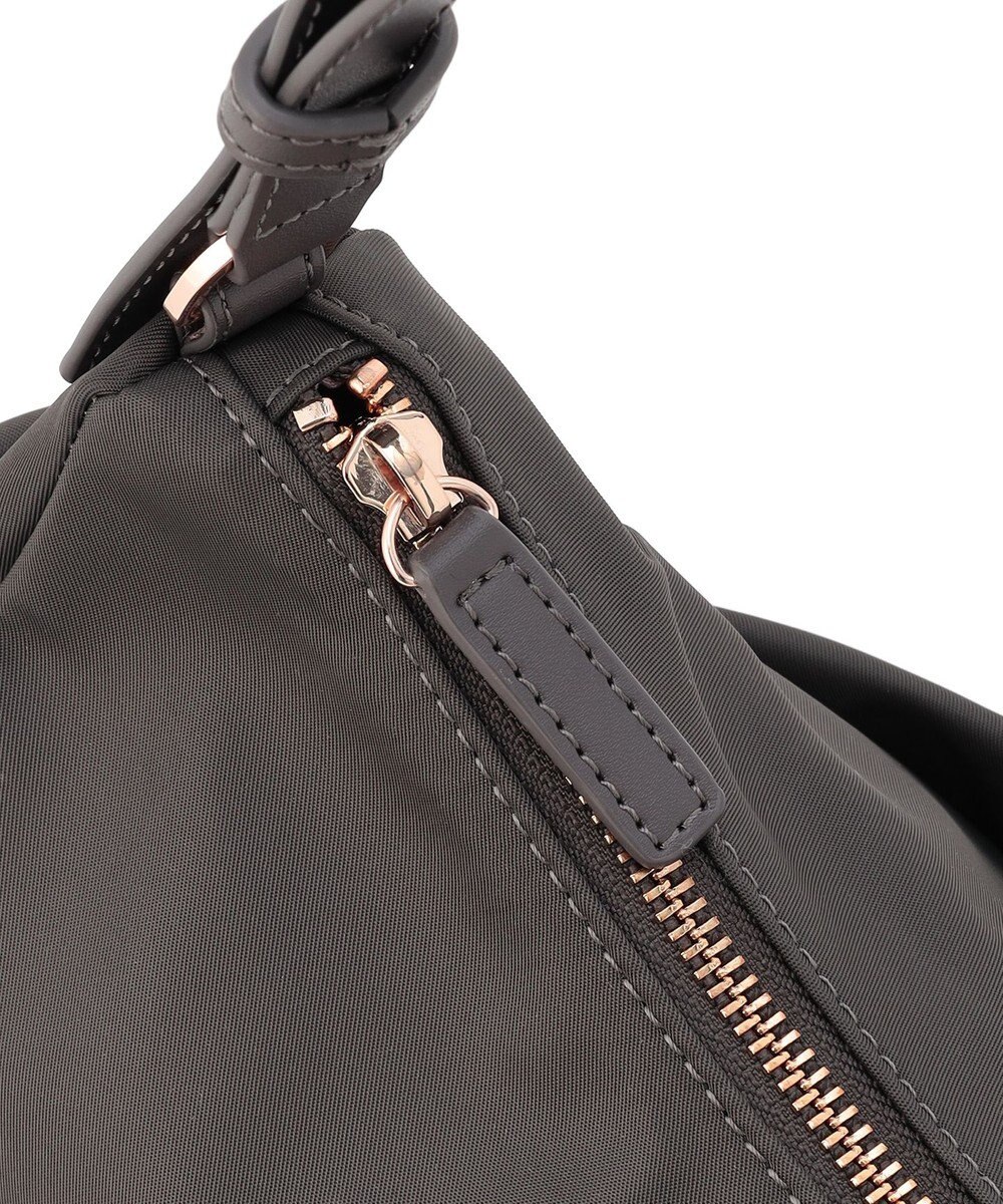 TOCCA IN CREADLE NYLON BAG Ｍ ワンショルダーバッグ 