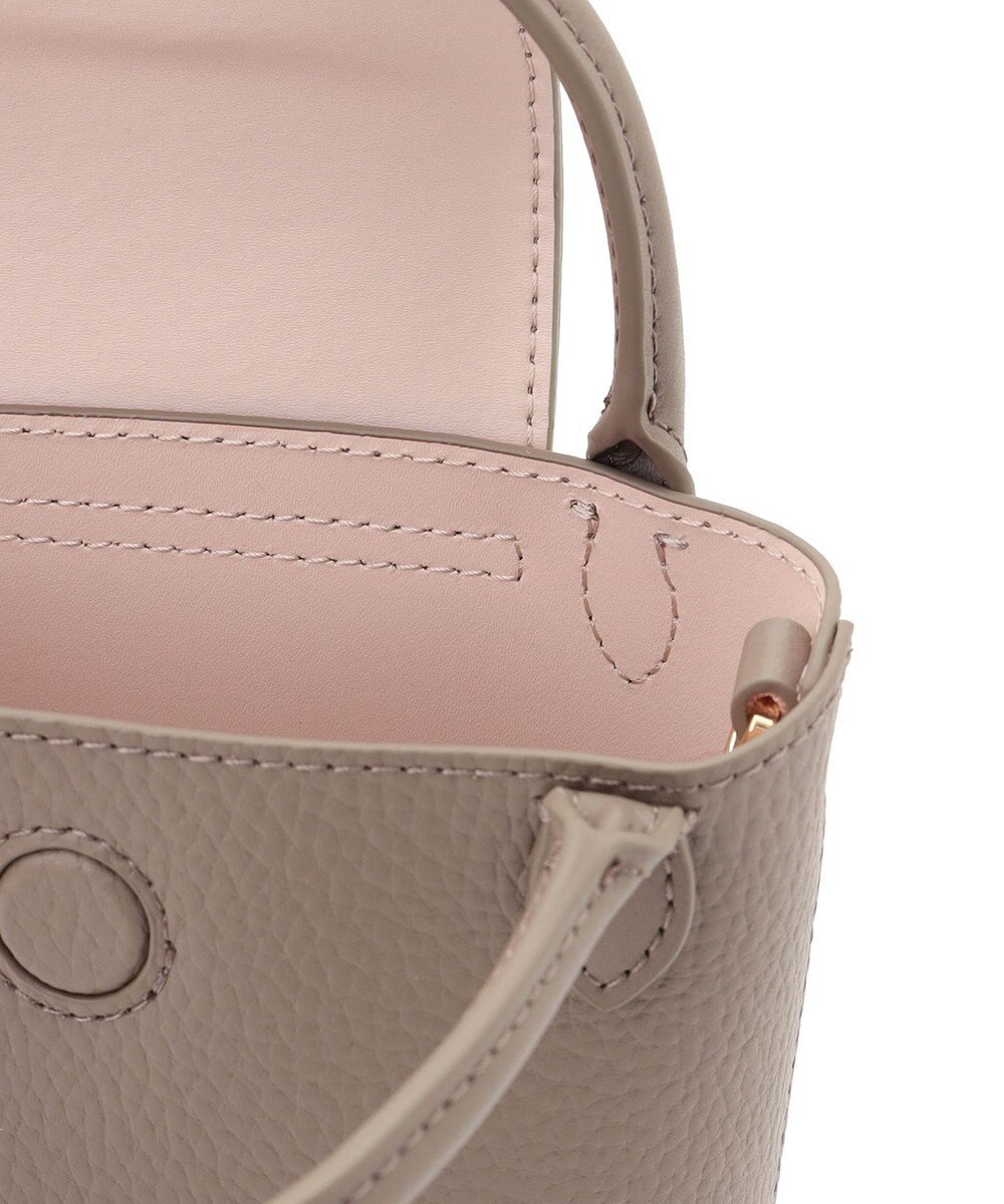 TOCCA 【八木アリサさん着用】PETAL SILHOUETTE LEATHER POCHETTE ポシェット 