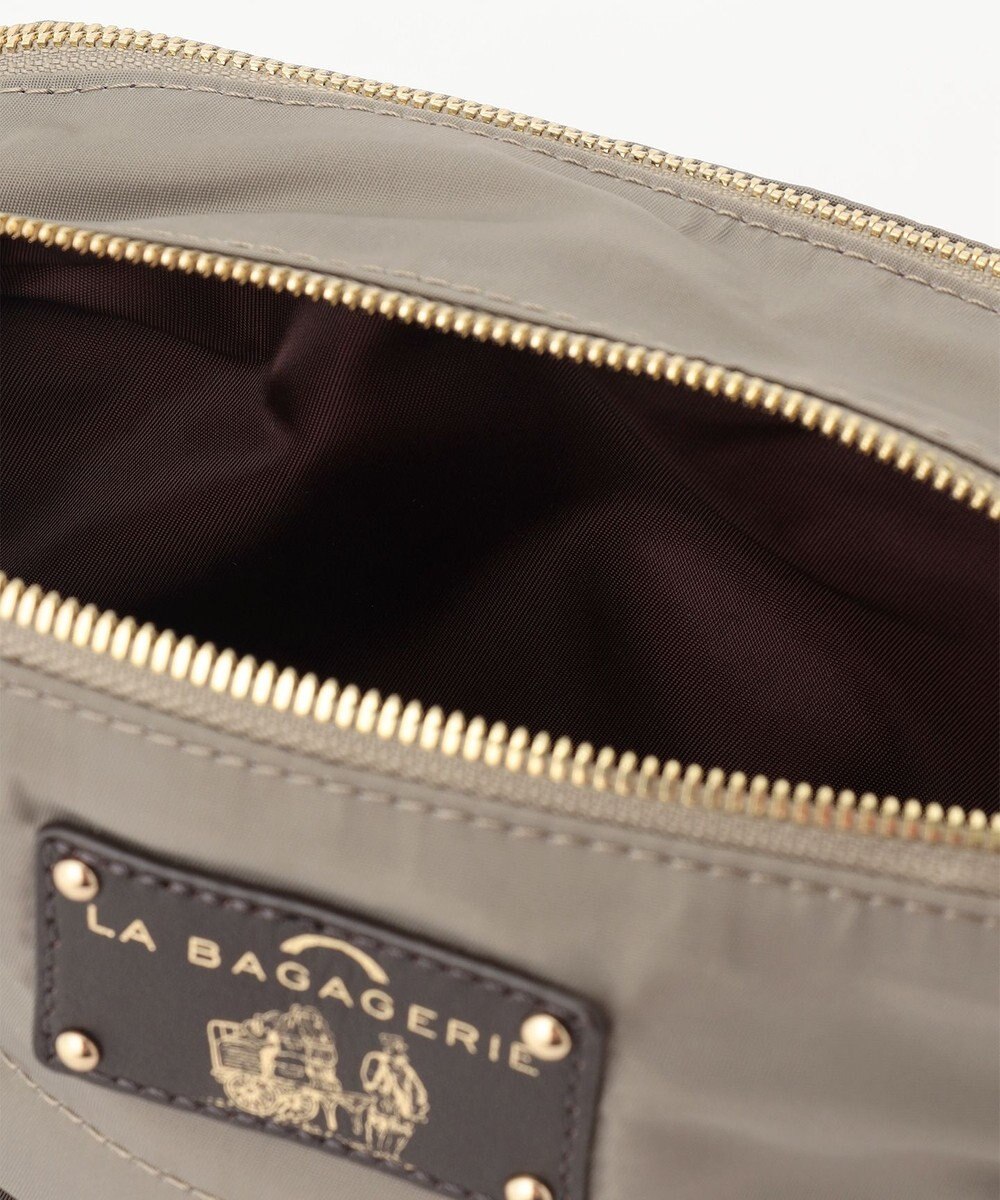 LA BAGAGERIE ウォータープルーフナイロン　スクエアショルダー 