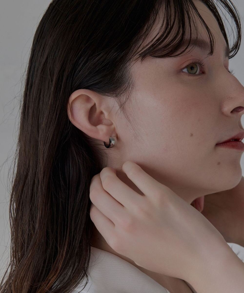 Phoebe ≪TV番組着用商品≫【金属アレルギー対応】ワンタッチワイドフープミニピアス　シルバー/サージカルステンレス 