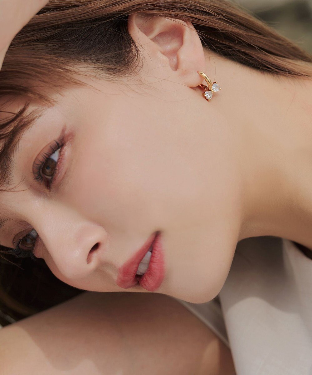 Tiaclasse 【金属アレルギー対応・選べる2タイプ】クリスタルリボンピアス 