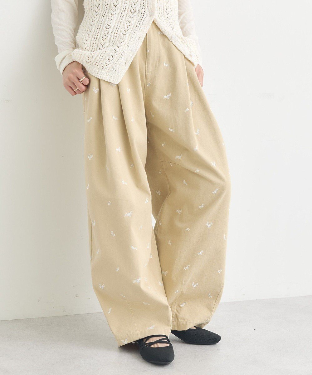 earth music&ecology 【綿100】フラワー刺繍ツイルカーブパンツ 
