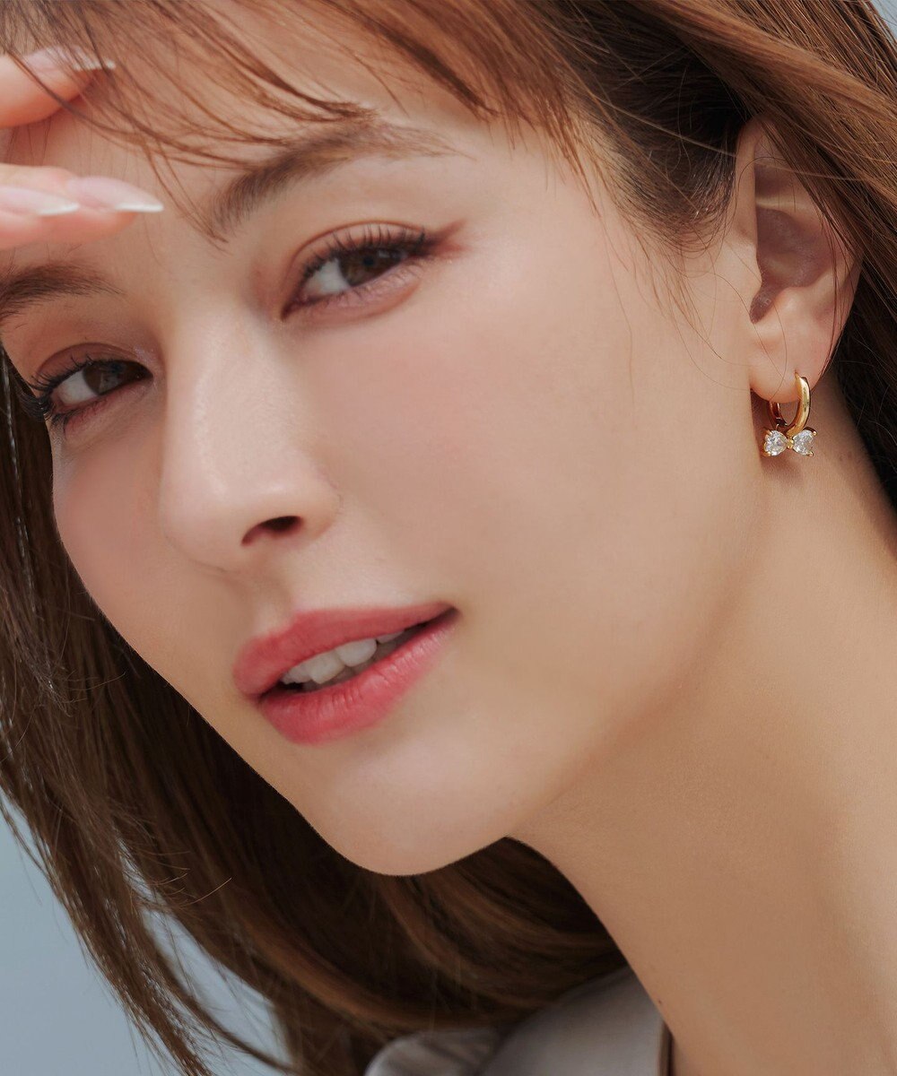 Tiaclasse 【金属アレルギー対応・選べる2タイプ】クリスタルリボンピアス 