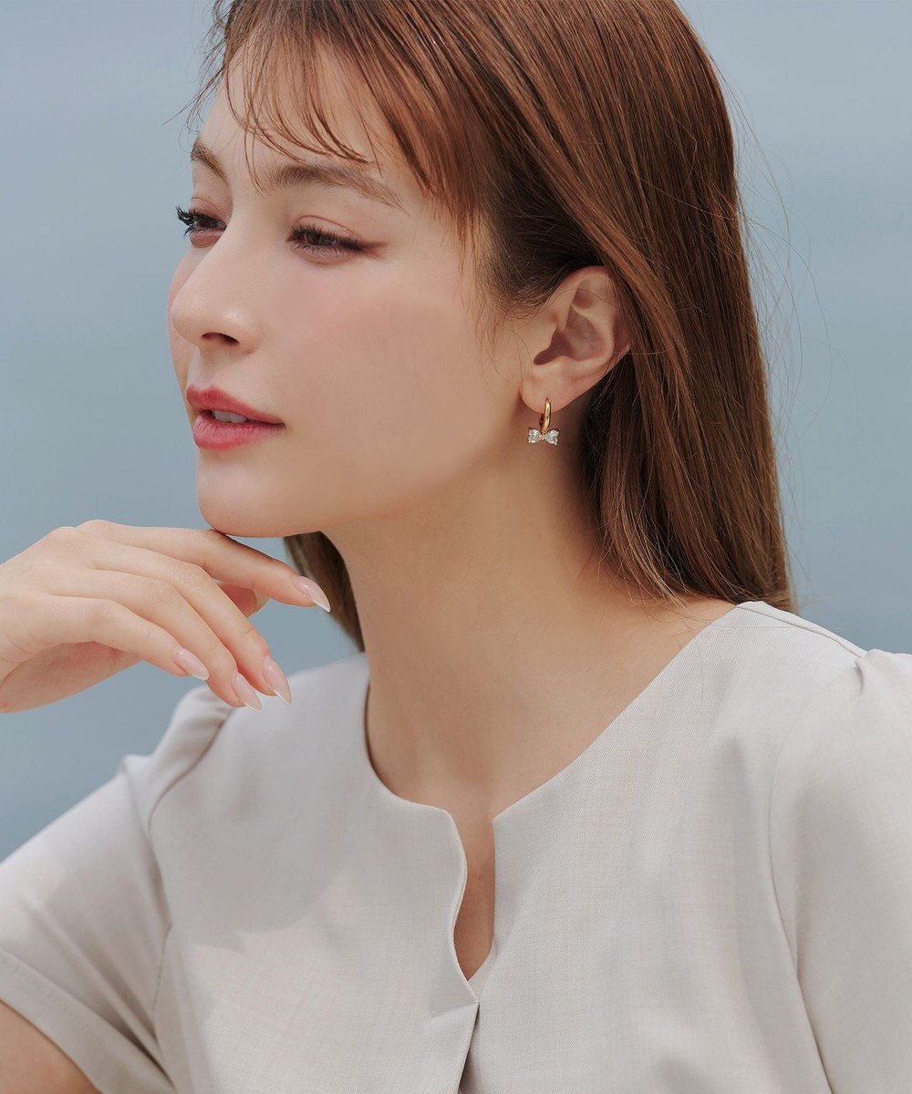 Tiaclasse 【金属アレルギー対応・選べる2タイプ】クリスタルリボンピアス 