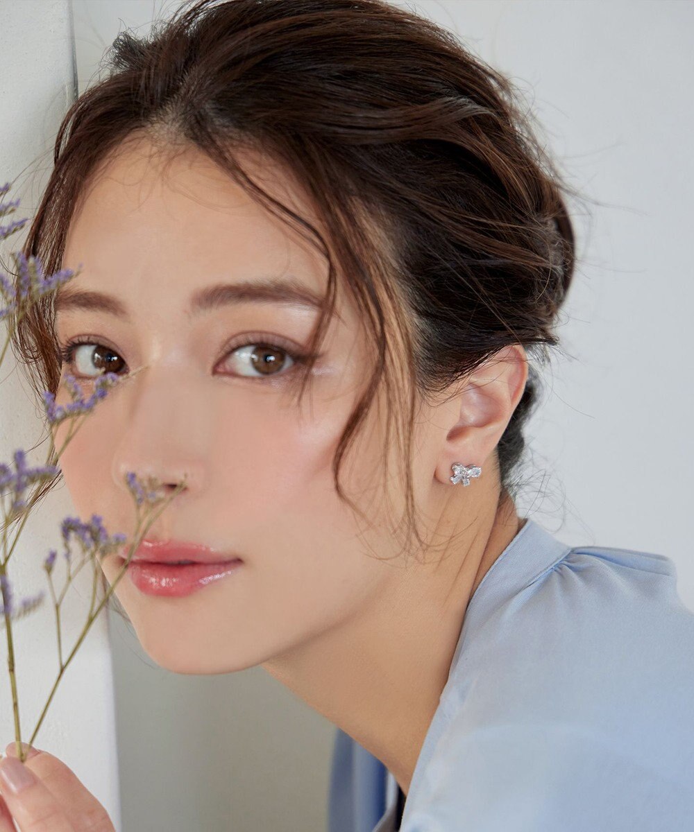 Tiaclasse 【金属アレルギー対応・選べる2タイプ】クリスタルリボンピアス 