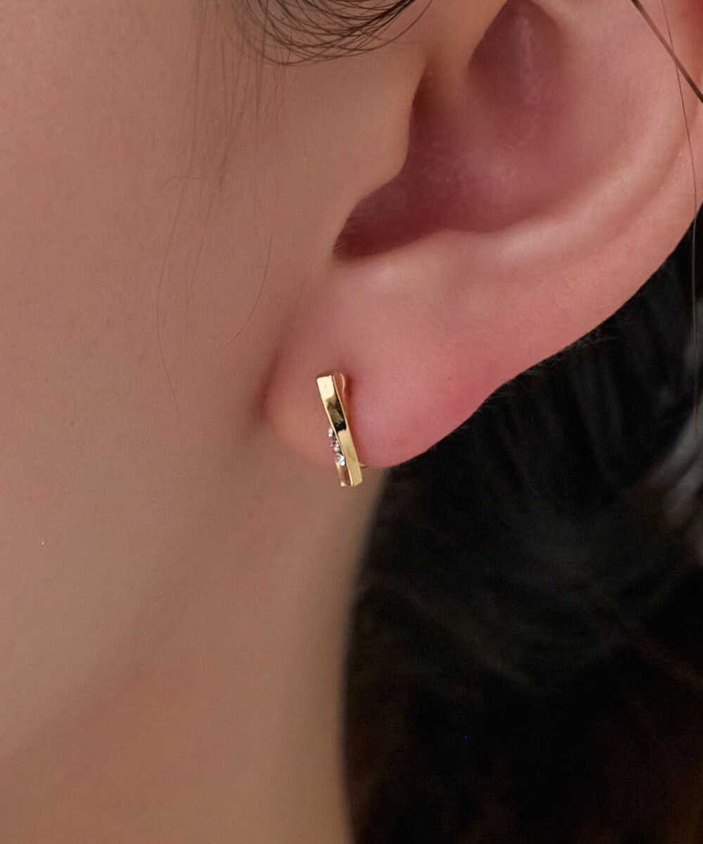 Phoebe 【金属アレルギー対応】【痛くないシリーズ】ツイストバービジューライトフィットイヤリング　ゴールド 