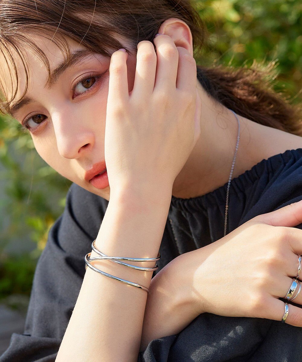 Tiaclasse ワイドクロスバングル 