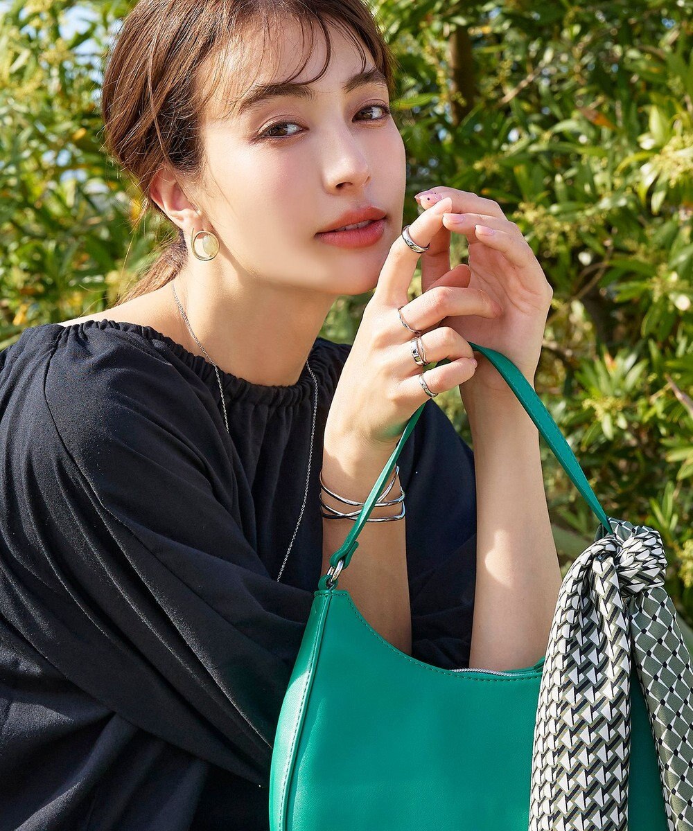 Tiaclasse ワイドクロスバングル 