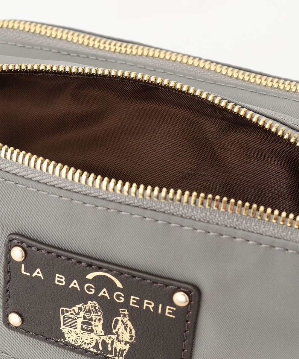 LA BAGAGERIE ウォータープルーフナイロン　スクエアショルダー 