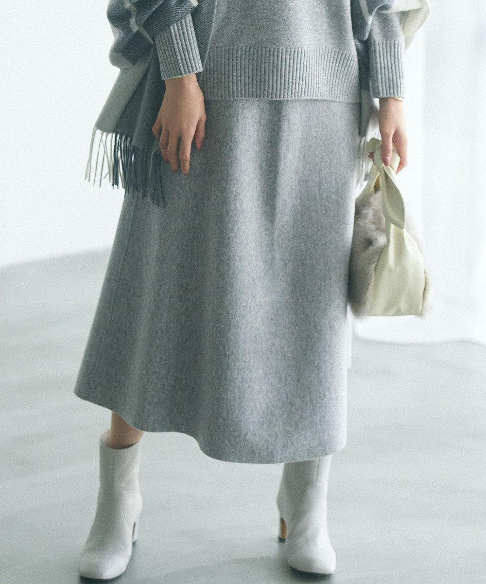 滝沢眞規子さん着用トップスとスカートとても綺麗な状態です