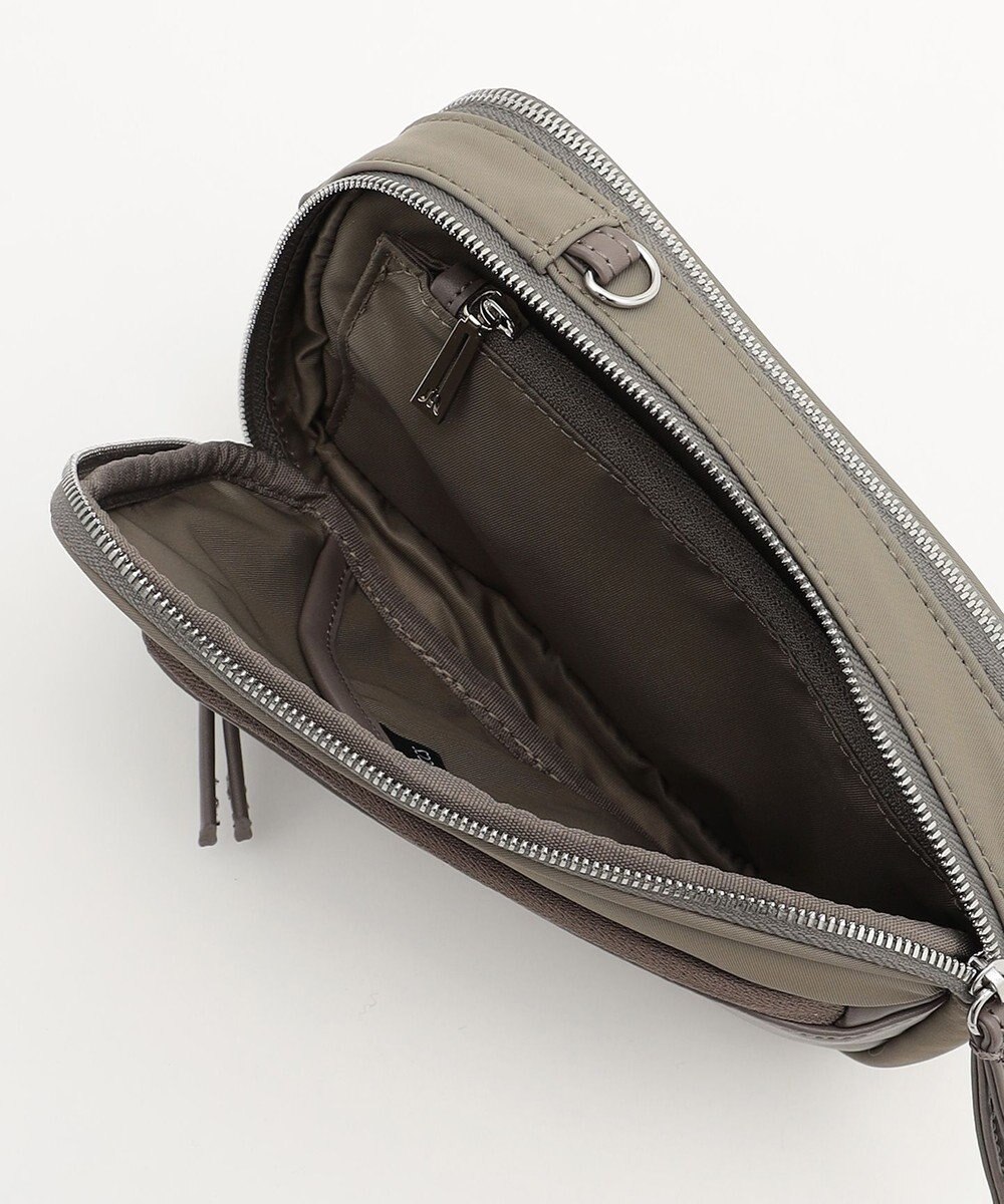 Y'SACCS ナイロン×リサイクルレザー　コンビマルチポシェット 