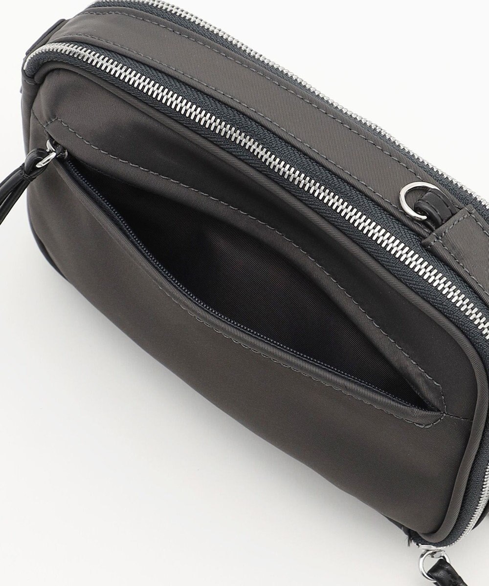 Y'SACCS ナイロン×リサイクルレザー　コンビマルチポシェット 