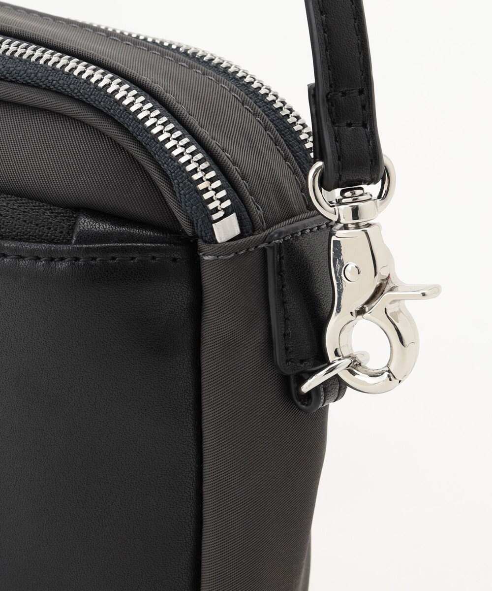 Y'SACCS ナイロン×リサイクルレザー　コンビマルチポシェット 