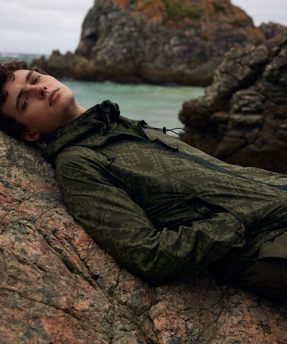 JOSEPH ABBOUD MOUNTAIN 【UNISEX】ポケッタブル ネイティブモチーフリップブルゾン 