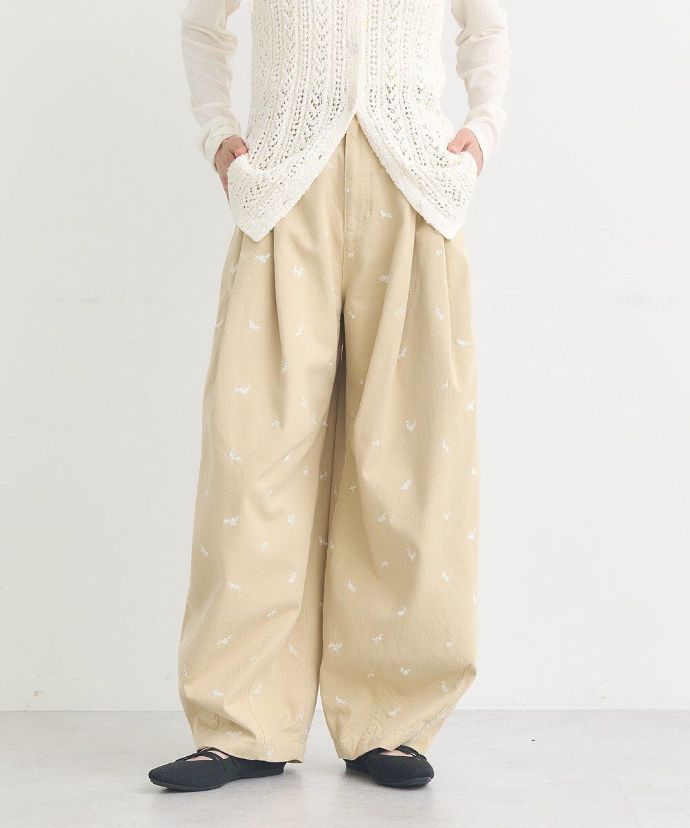 earth music&ecology 【綿100】フラワー刺繍ツイルカーブパンツ 