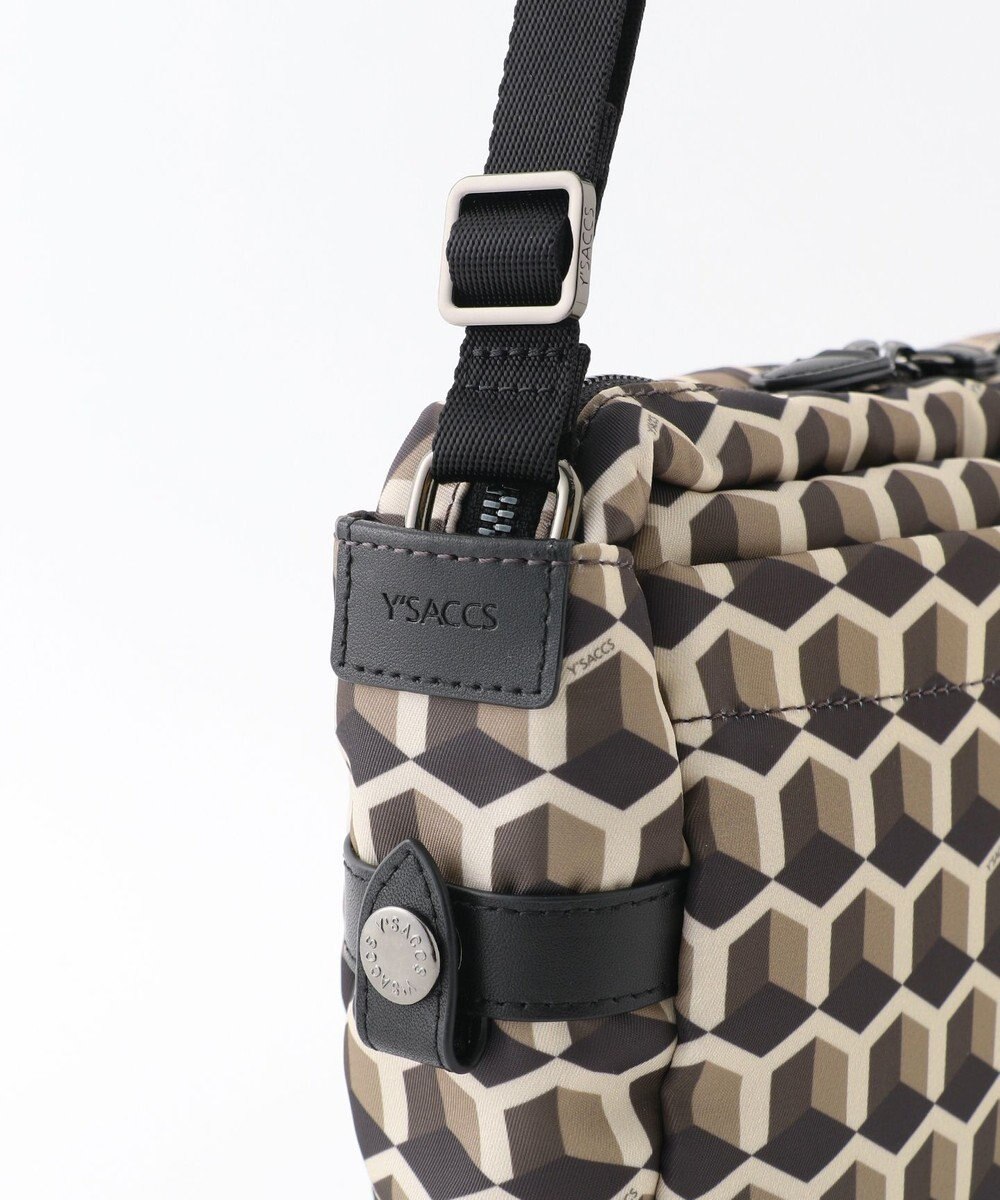 Y'SACCS キュービックモノグラム　スクエアショルダー 