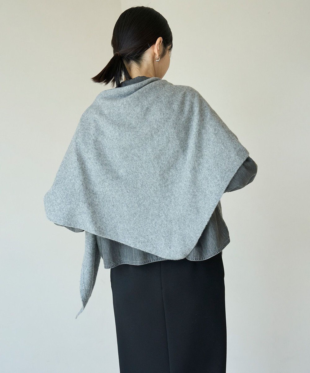 UNFILO 【WEB/一部店舗限定】ふわふわニット 三角ストール 