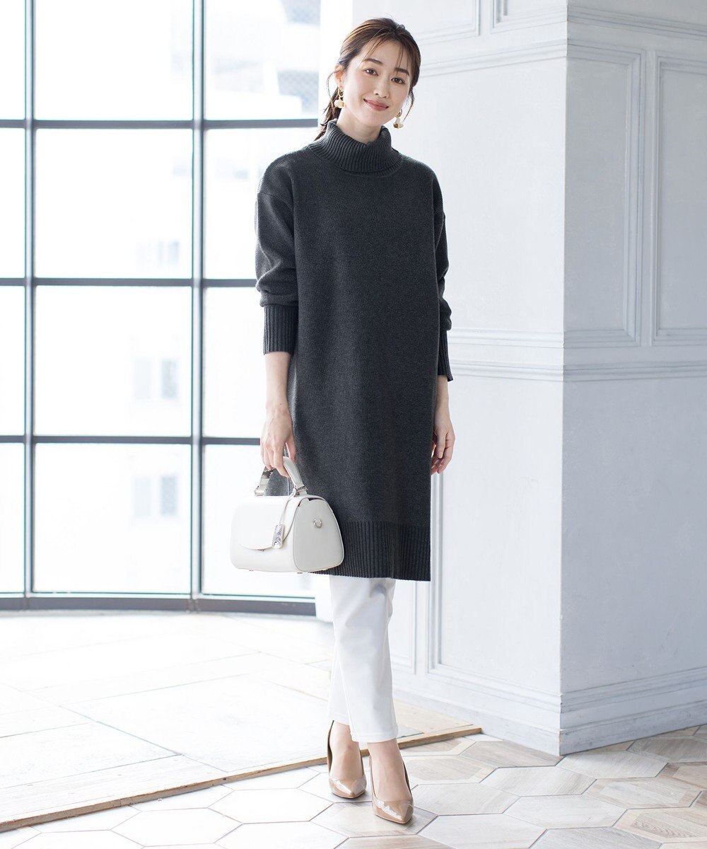 Tiaclasse 【洗える】華のあるニットタートルワンピース 