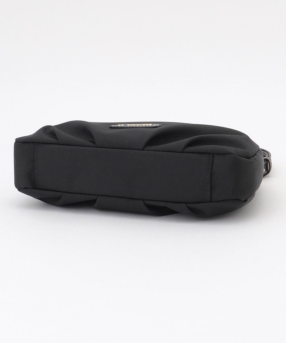 LA BAGAGERIE ポリエステルキャンバス　タックポシェット 