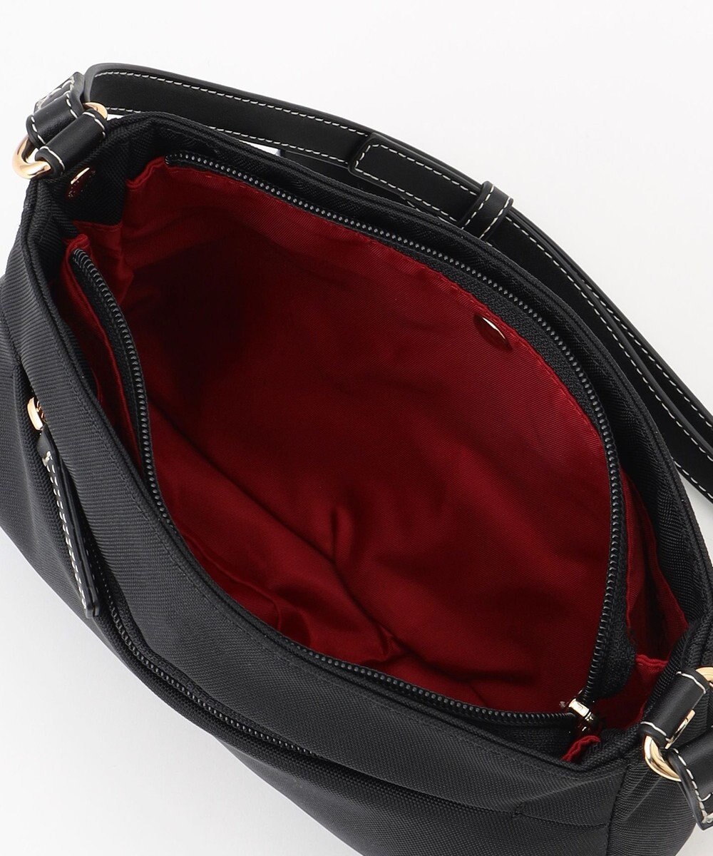 LA BAGAGERIE ポリエステルキャンバス　タックポシェット 