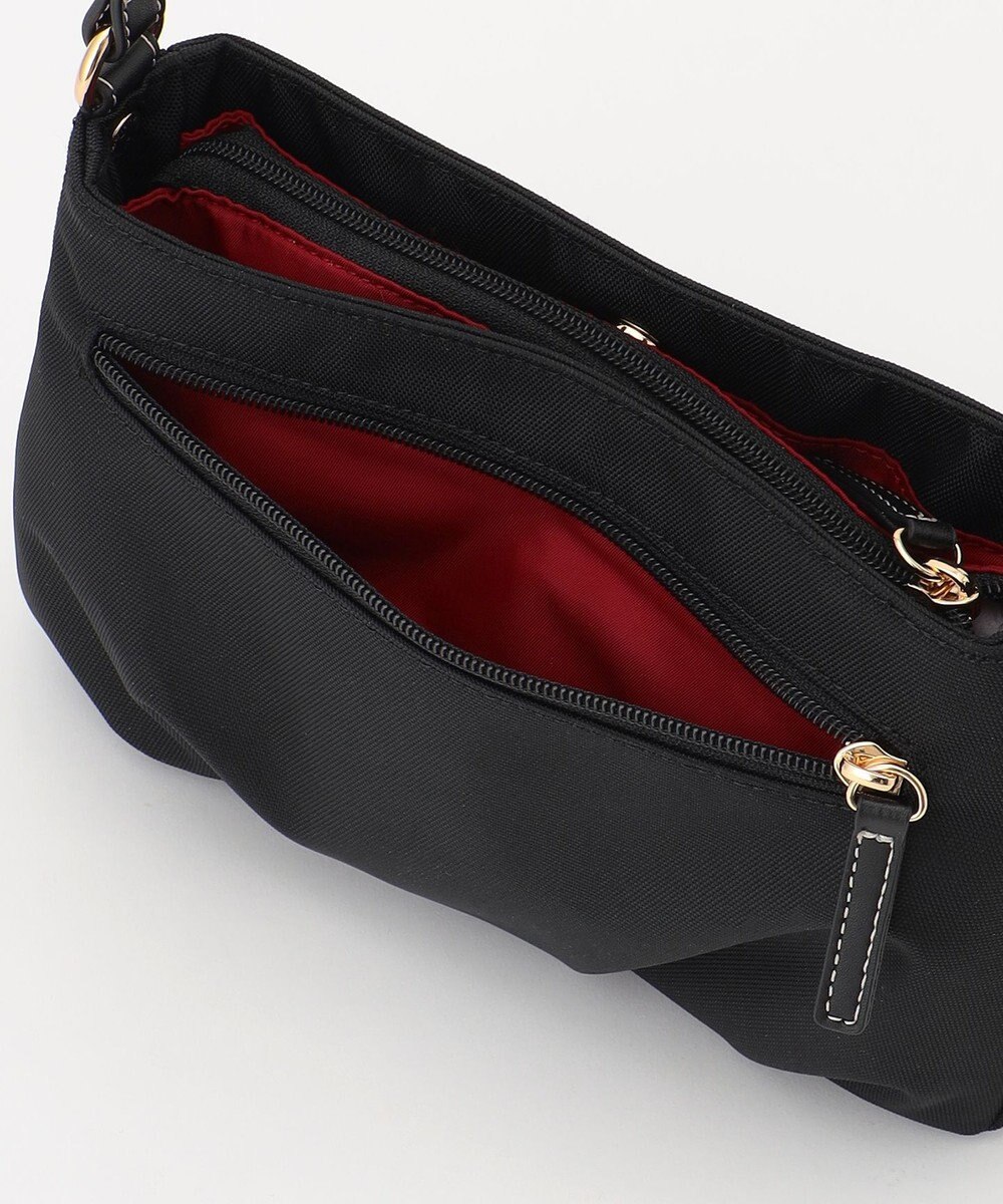 LA BAGAGERIE ポリエステルキャンバス　タックポシェット 