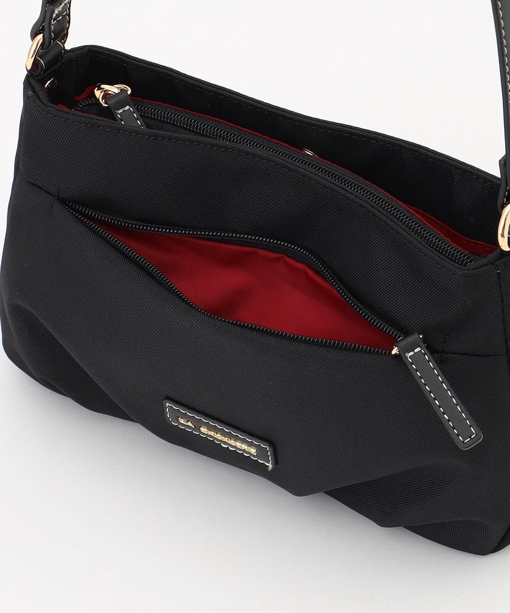 LA BAGAGERIE ポリエステルキャンバス　タックポシェット 