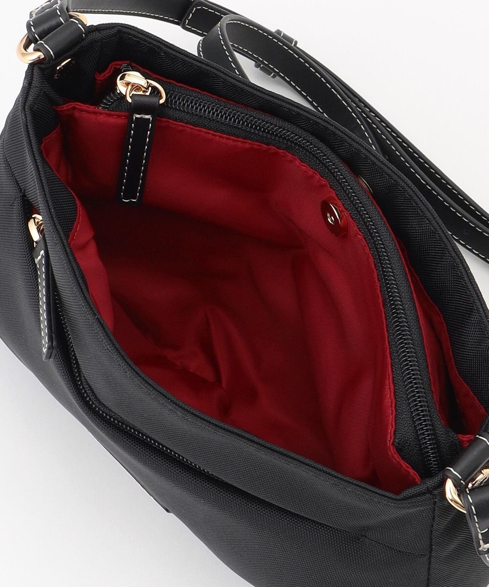 LA BAGAGERIE ポリエステルキャンバス　タックポシェット 