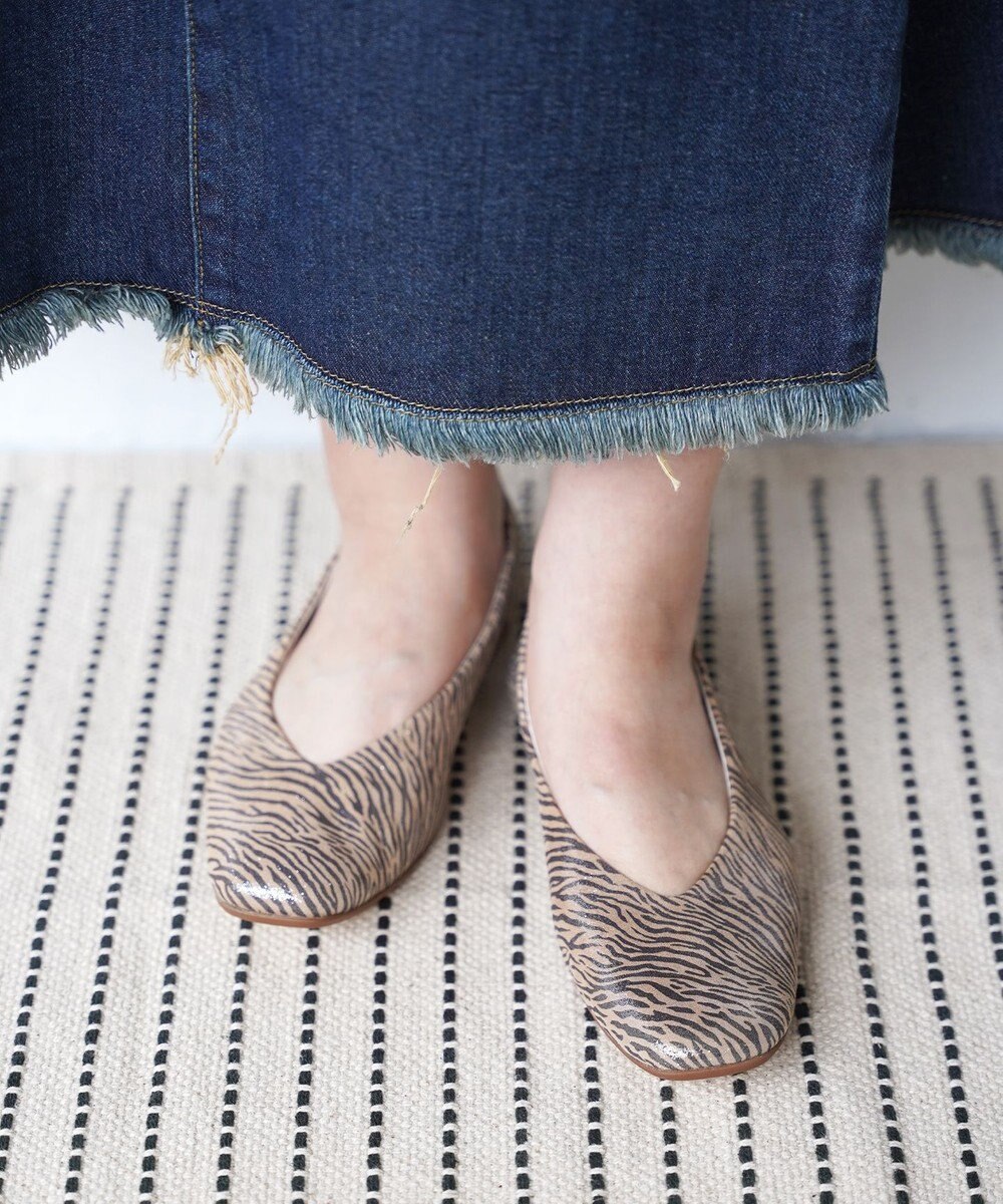 nouvelleRobe Oū 【本革・高反発】Square-plain スクエアトゥ Vカットゼブラ柄パンプス 