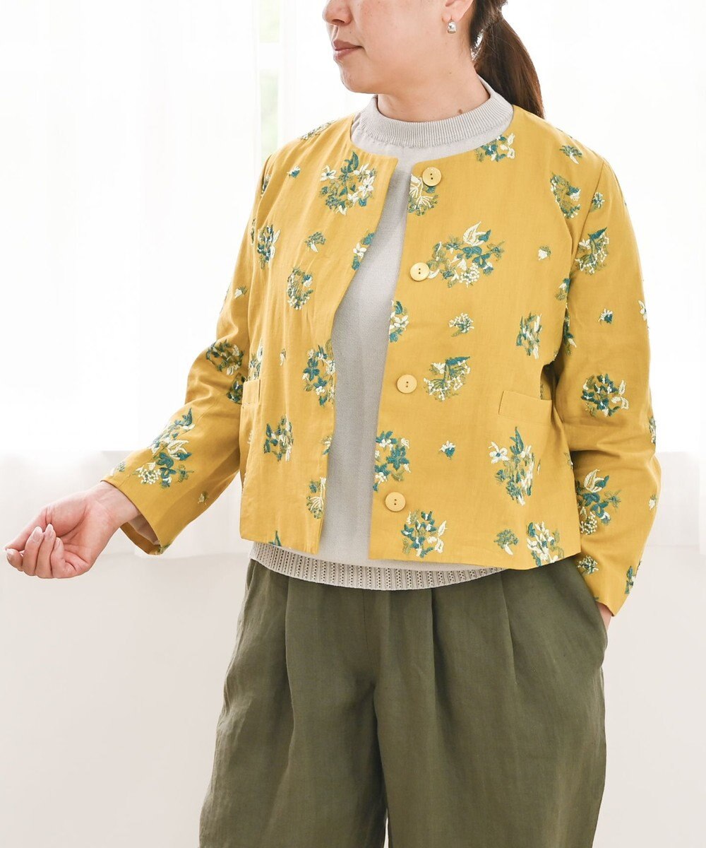 muuc 〈コットン×リネン〉〈高品質なドライタッチ生地〉〈遠州織物の工場で織られた上質なコットン生地〉野小花刺繍 ノーカラージャケット 