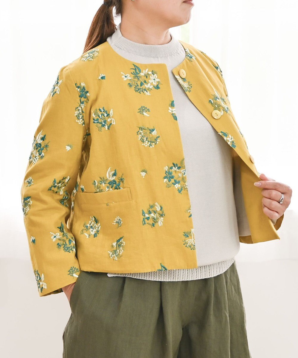 muuc 〈コットン×リネン〉〈高品質なドライタッチ生地〉〈遠州織物の工場で織られた上質なコットン生地〉野小花刺繍 ノーカラージャケット 