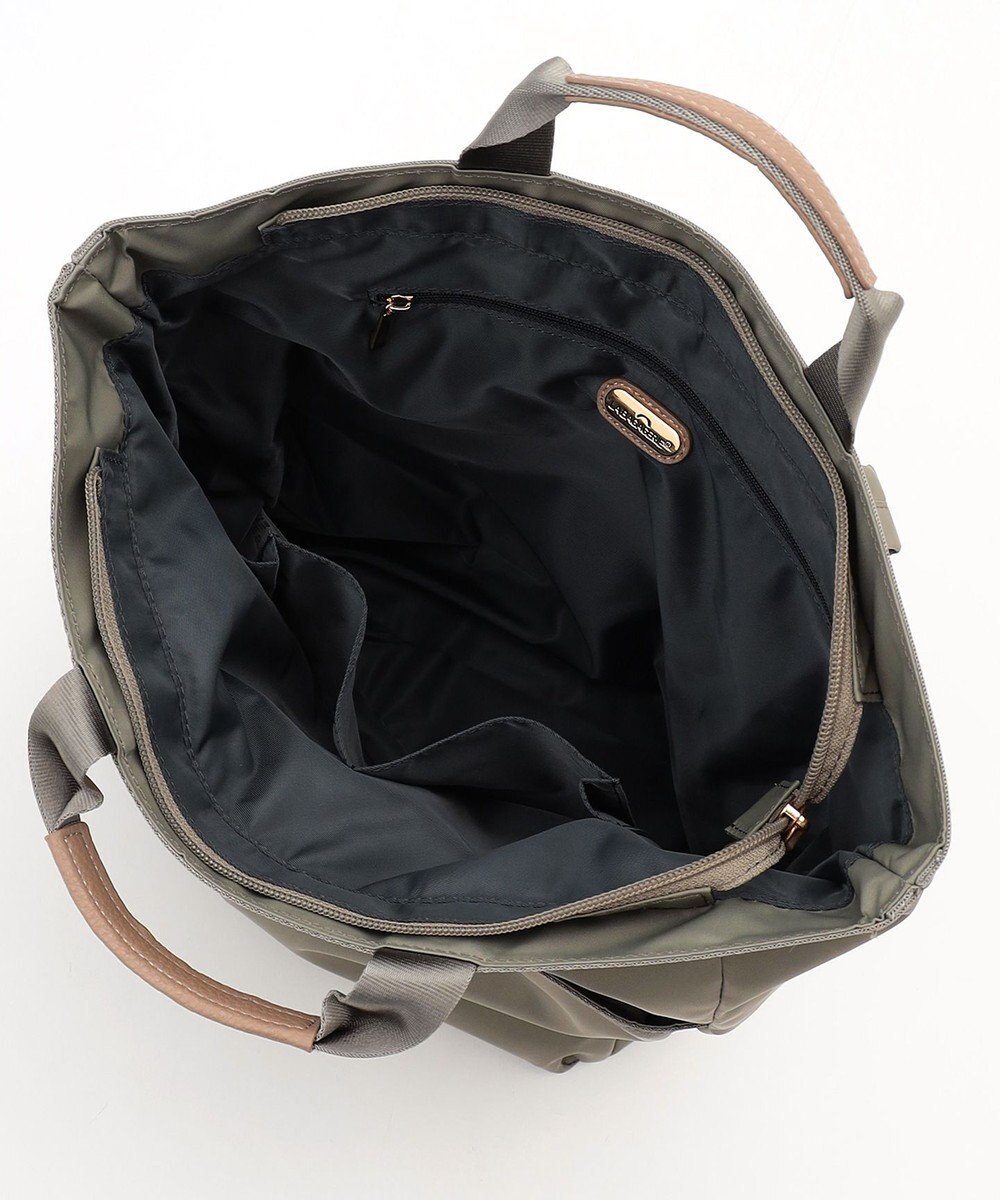 LA BAGAGERIE チャーム付き　ナイロンリュック 