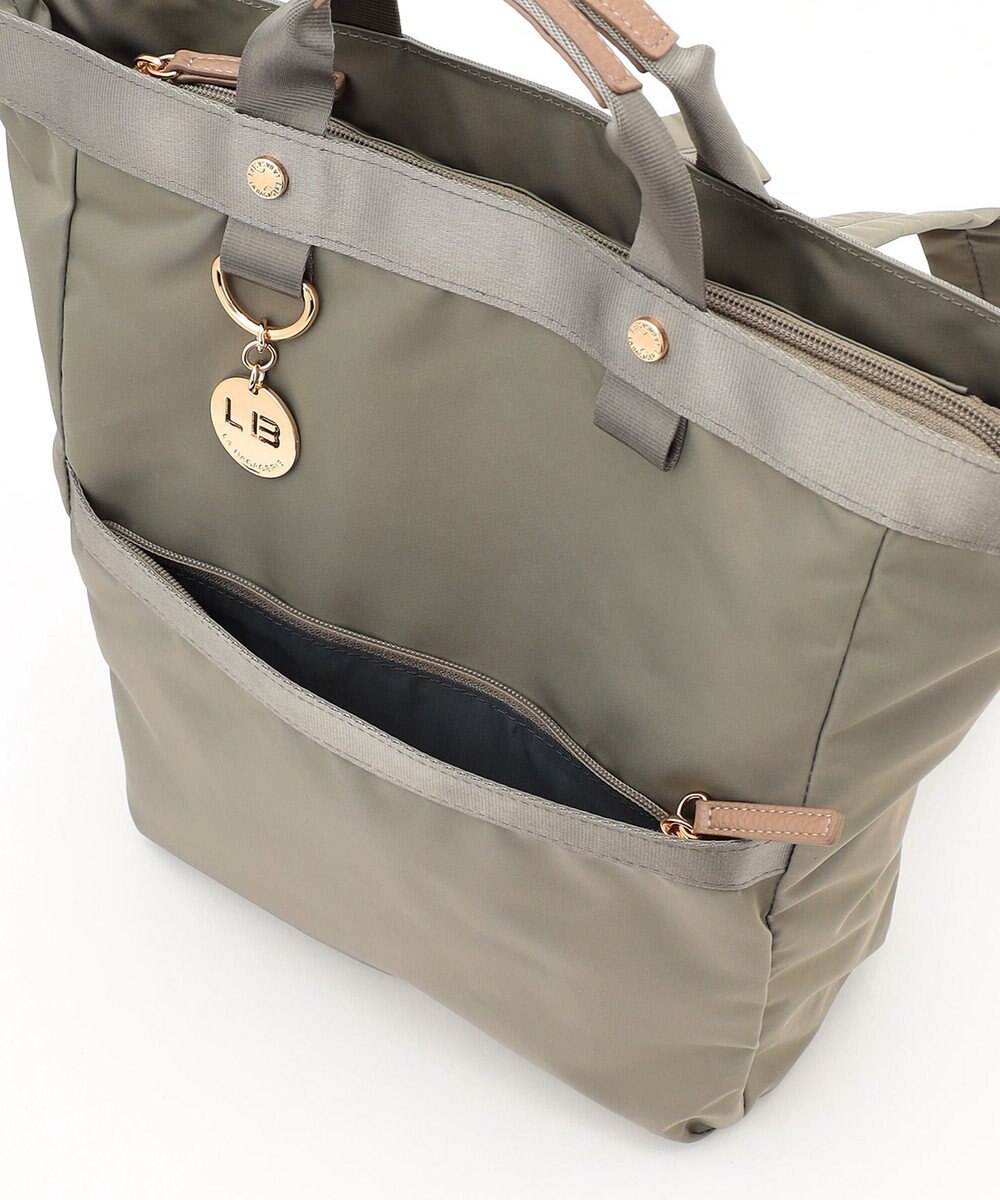 LA BAGAGERIE チャーム付き　ナイロンリュック 