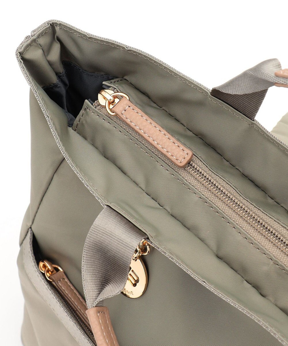 LA BAGAGERIE チャーム付き　ナイロンリュック 